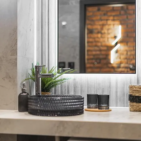 Old Town Urban Loft - With Parking Apartment