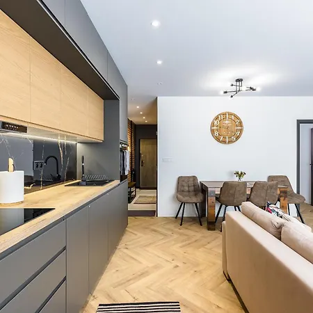 Апартаменты Old Town Urban Loft - With Parking